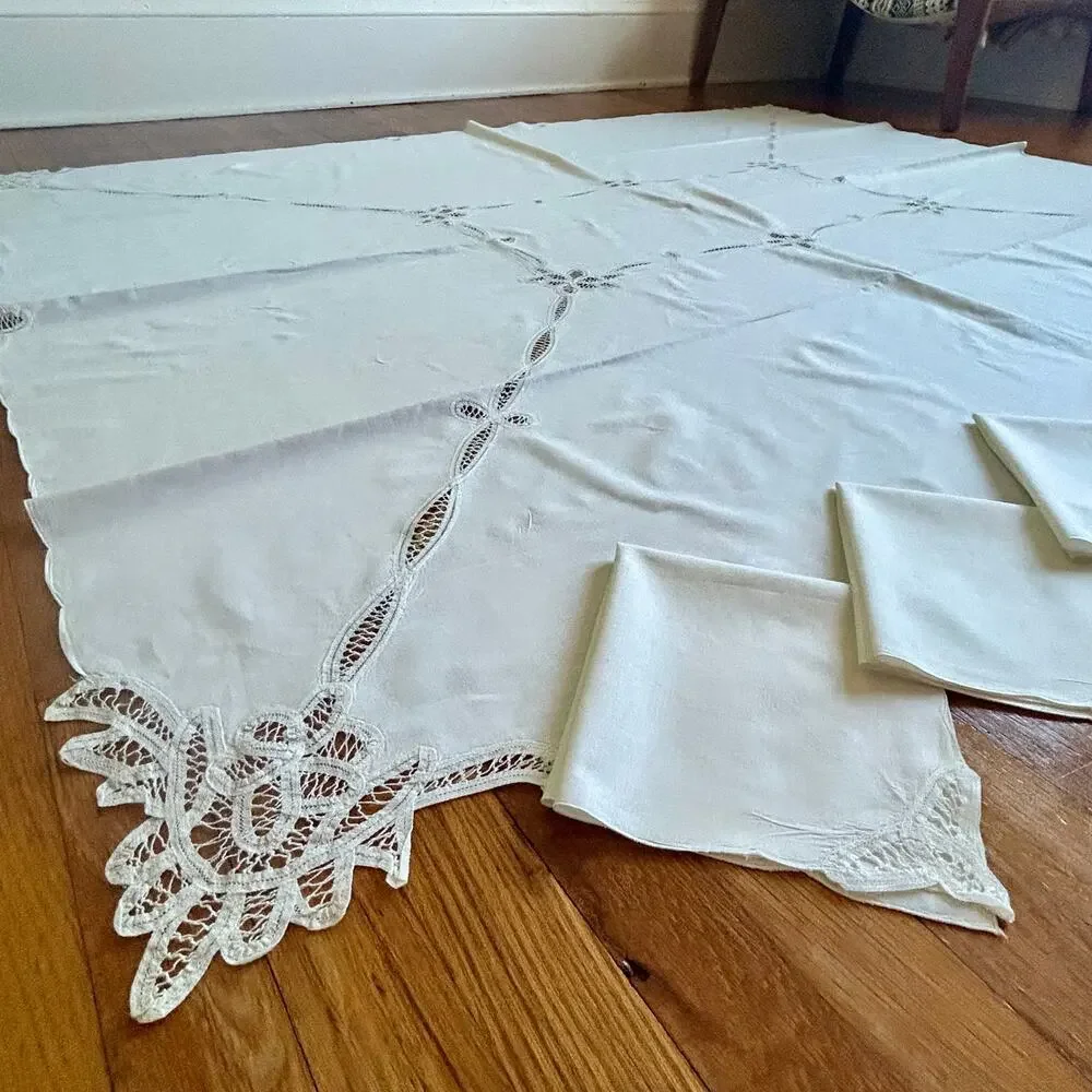 Vintage White 100% Cotton Battenberg Lace Tablecloth with 4 Matching Napkins